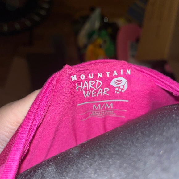 Mountain Hardware Pink ladling Sleeve Shirt. - Picture 3 of 3